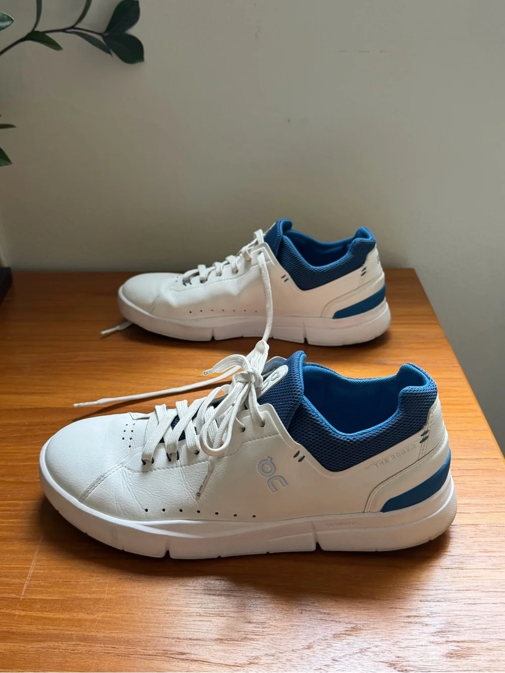 On Cloud The Roger Advantage Running White & Blue Sneakers – Men’s US 8 / EU 41